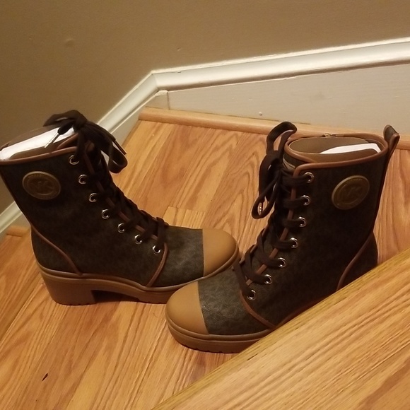 Micheal kors short boot - Picture 3 of 11